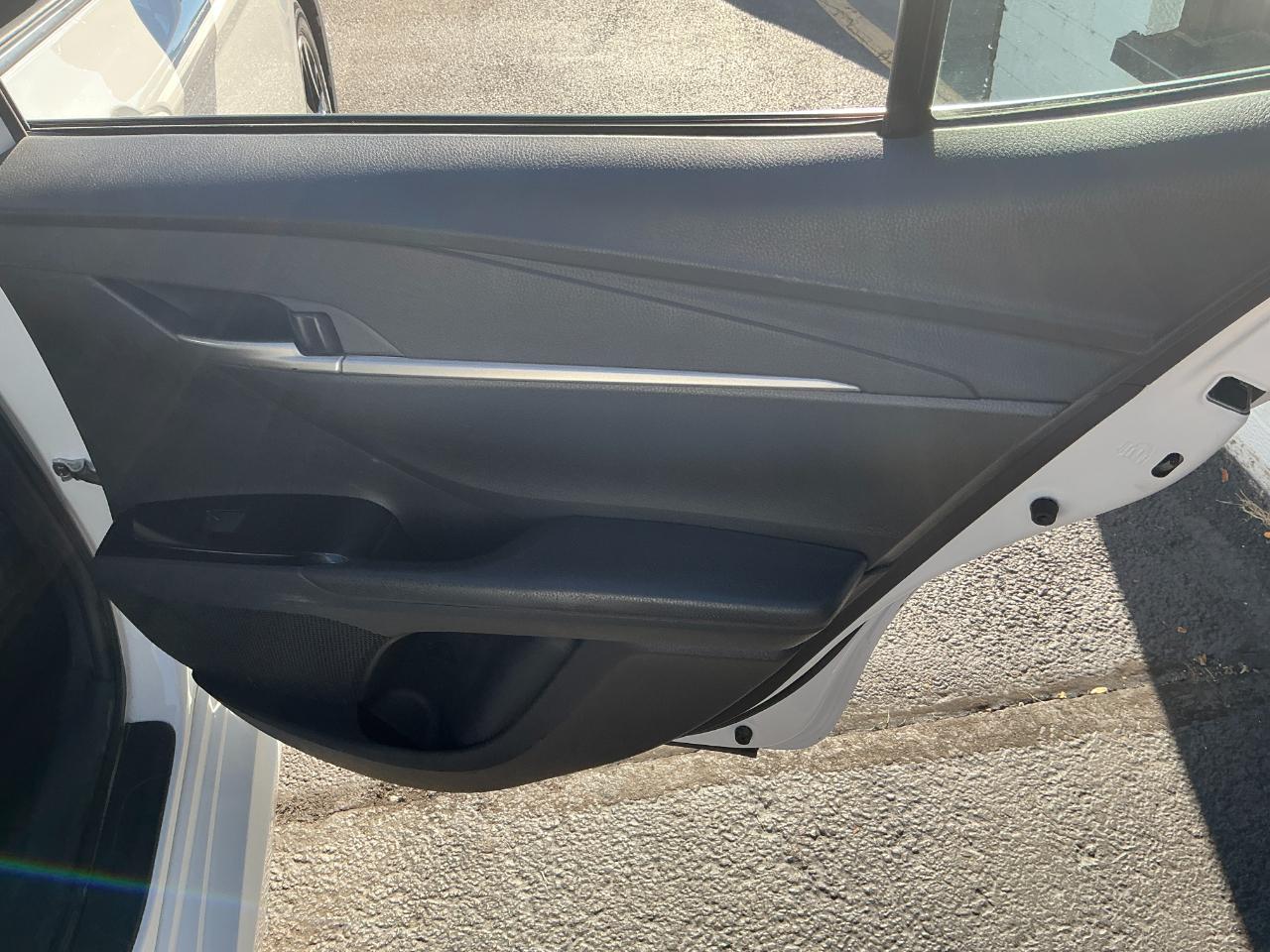 Toyota Camry LE (Natl) 2025