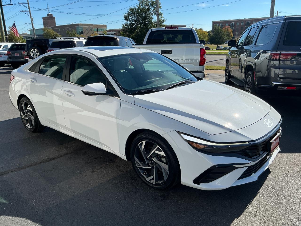 Hyundai Elantra Limited IVT 2025