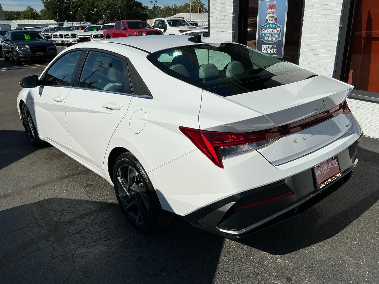 Hyundai Elantra Limited IVT 2025