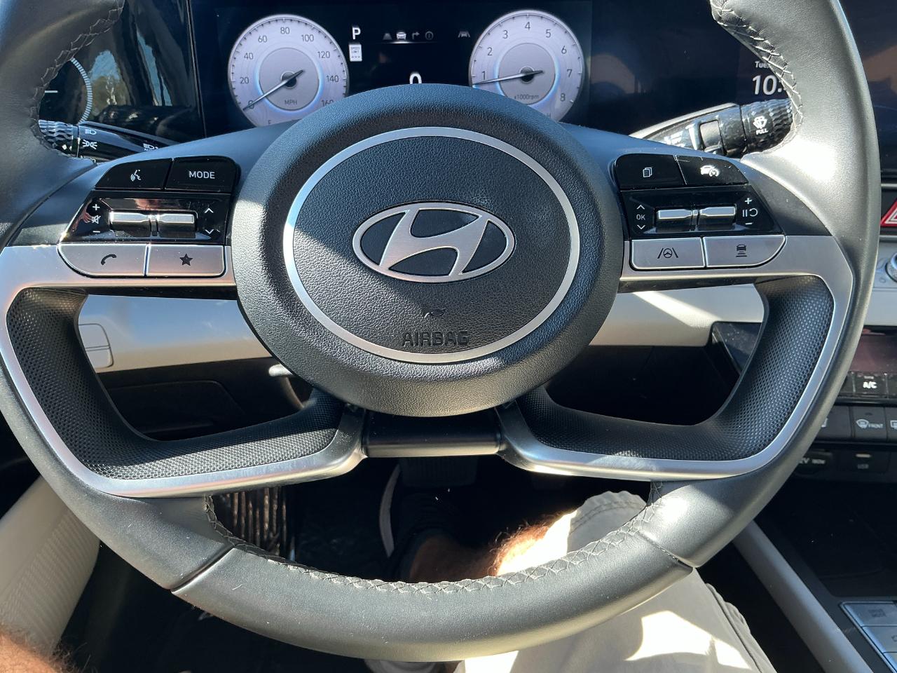 Hyundai Elantra Limited IVT 2025