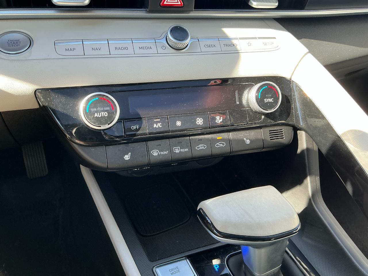 Hyundai Elantra Limited IVT 2025