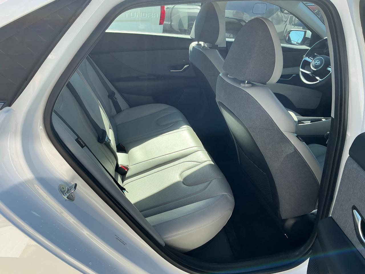 Hyundai Elantra Limited IVT 2025