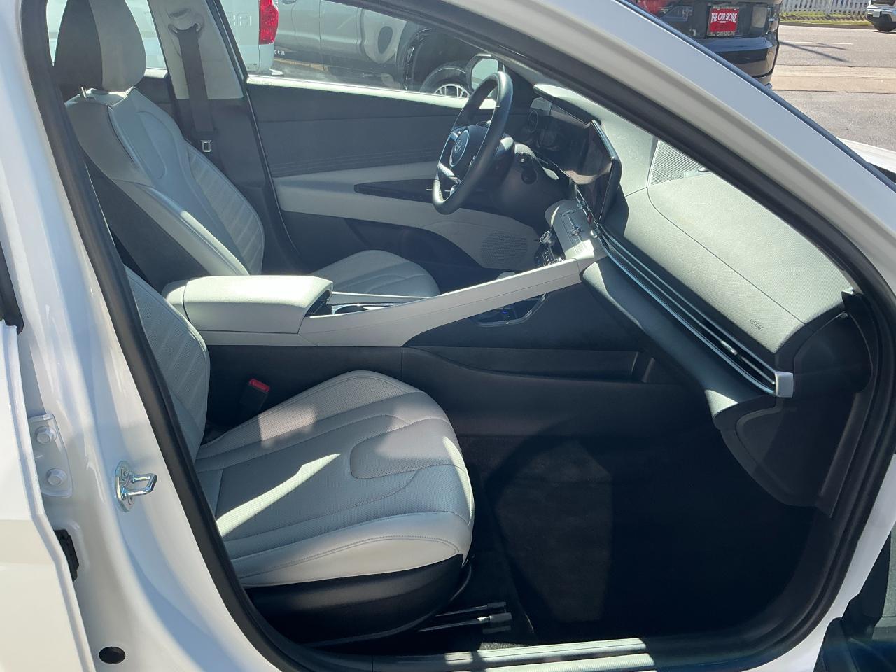 Hyundai Elantra Limited IVT 2025