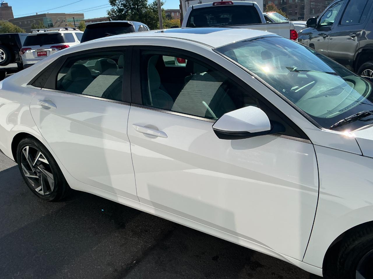 Hyundai Elantra Limited IVT 2025