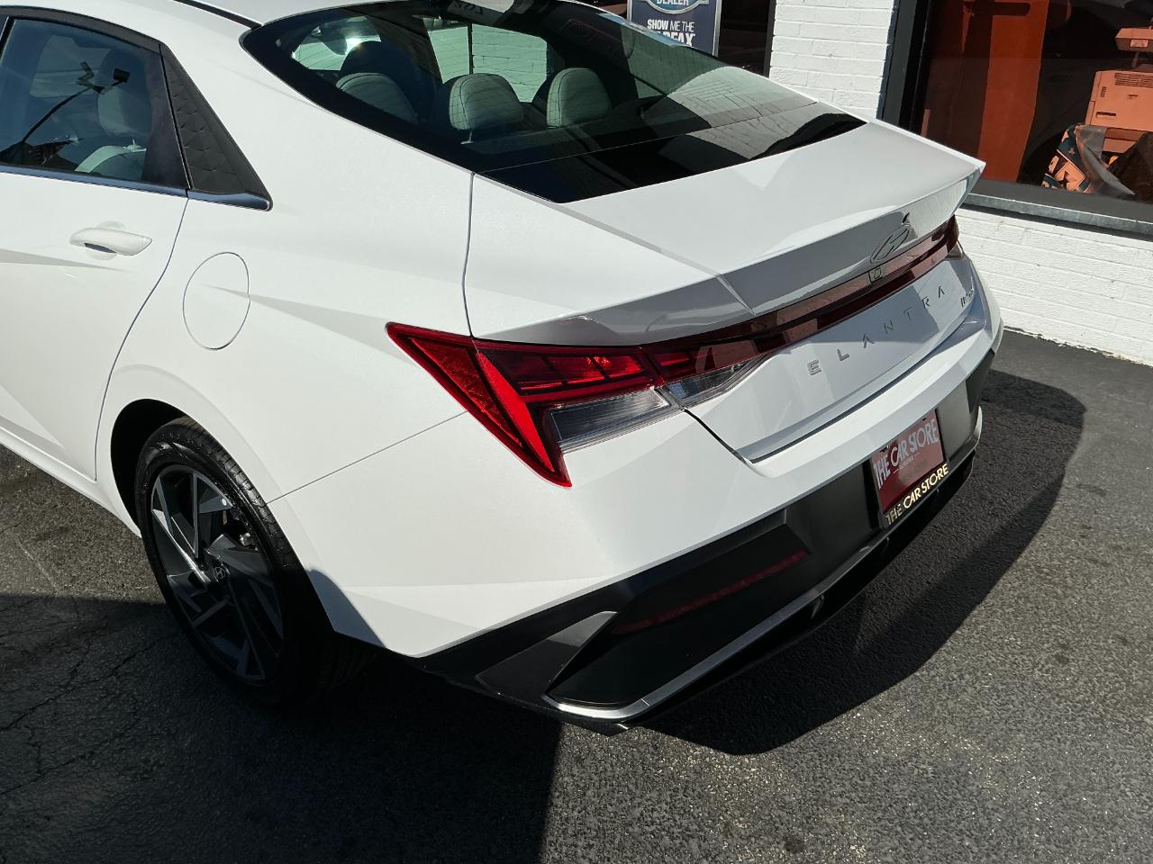 Hyundai Elantra Limited IVT 2025