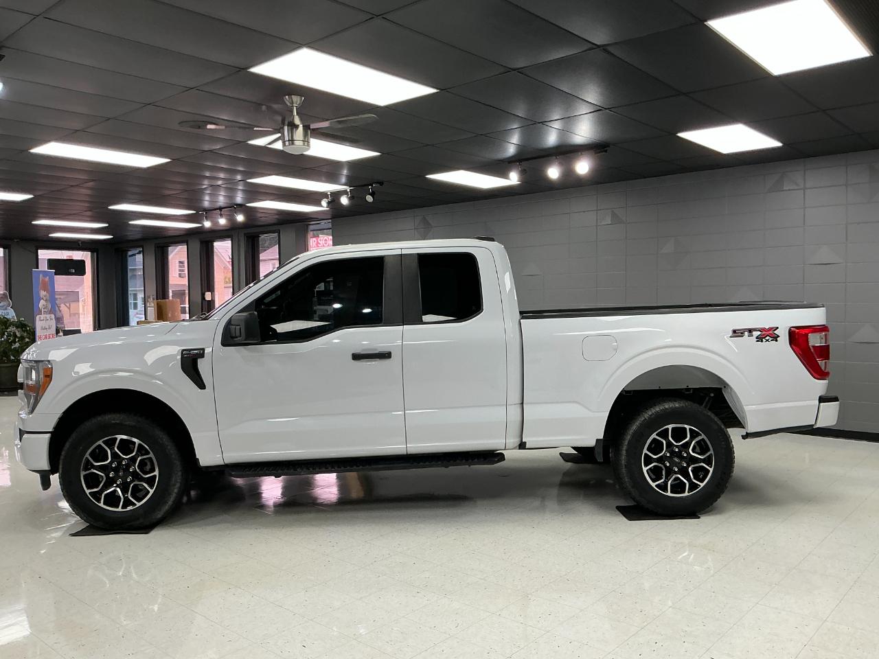 Ford F-150 XL 4WD SuperCab 6.5' Box 2022