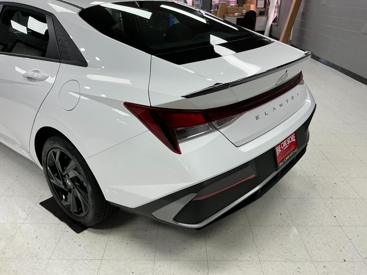 Hyundai Elantra SEL Sport Sedan 2026