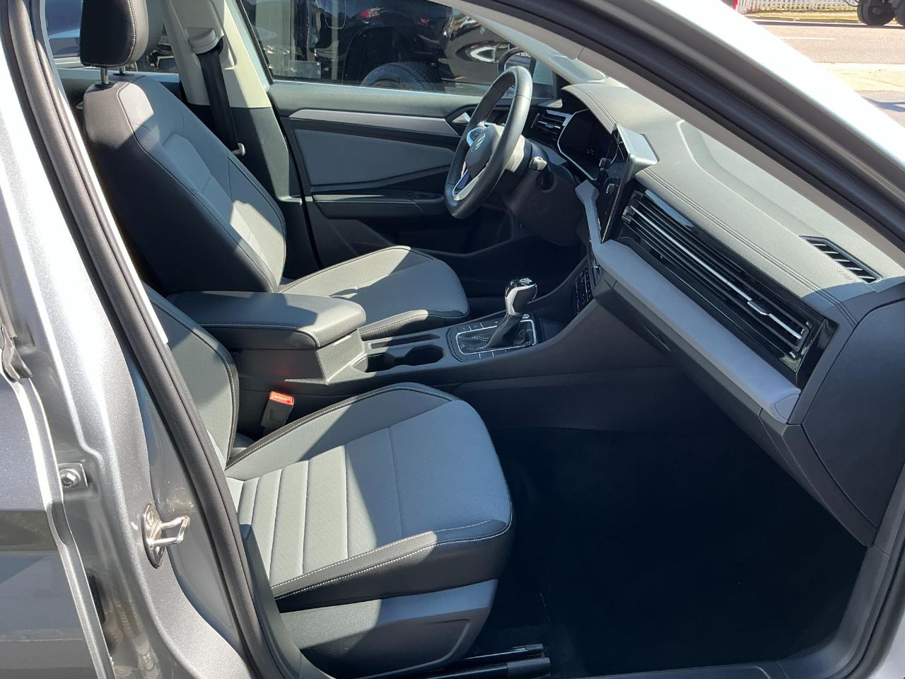 Volkswagen Jetta SE Auto 2026