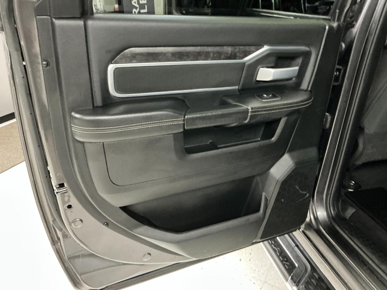 RAM 2500 Big Horn 4x4 Crew Cab 6'4" Box 2024