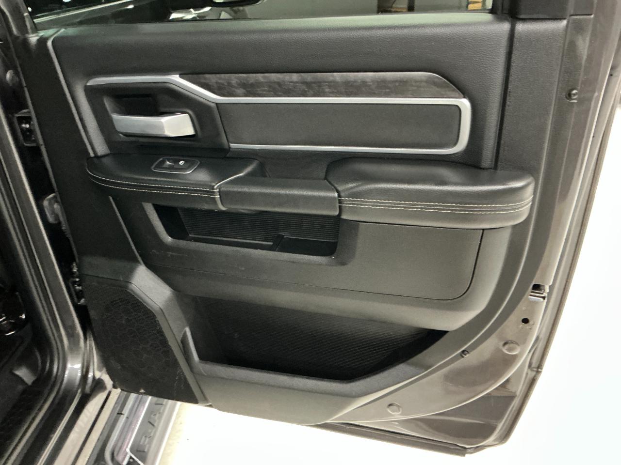 RAM 2500 Big Horn 4x4 Crew Cab 6'4" Box 2024