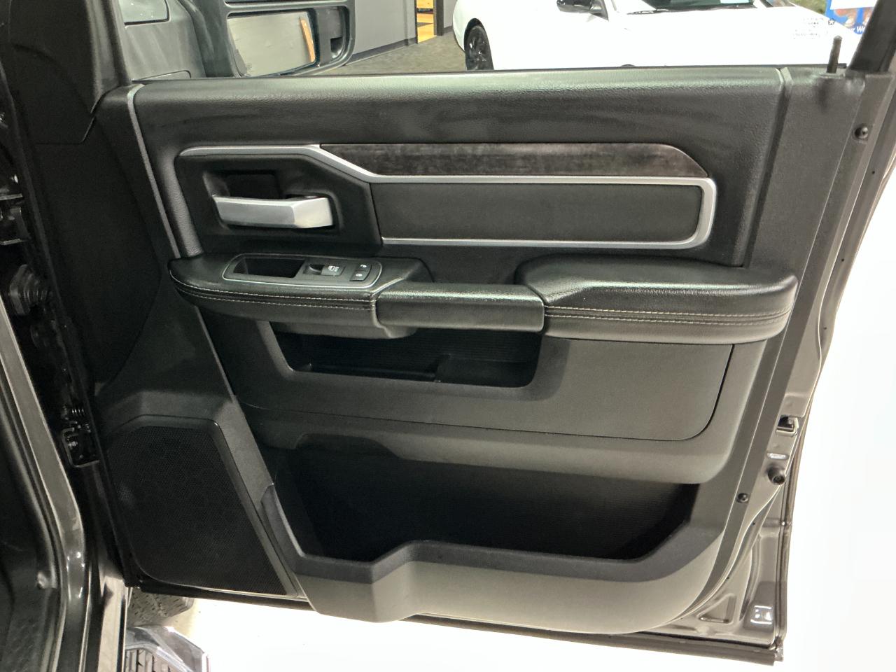 RAM 2500 Big Horn 4x4 Crew Cab 6'4" Box 2024