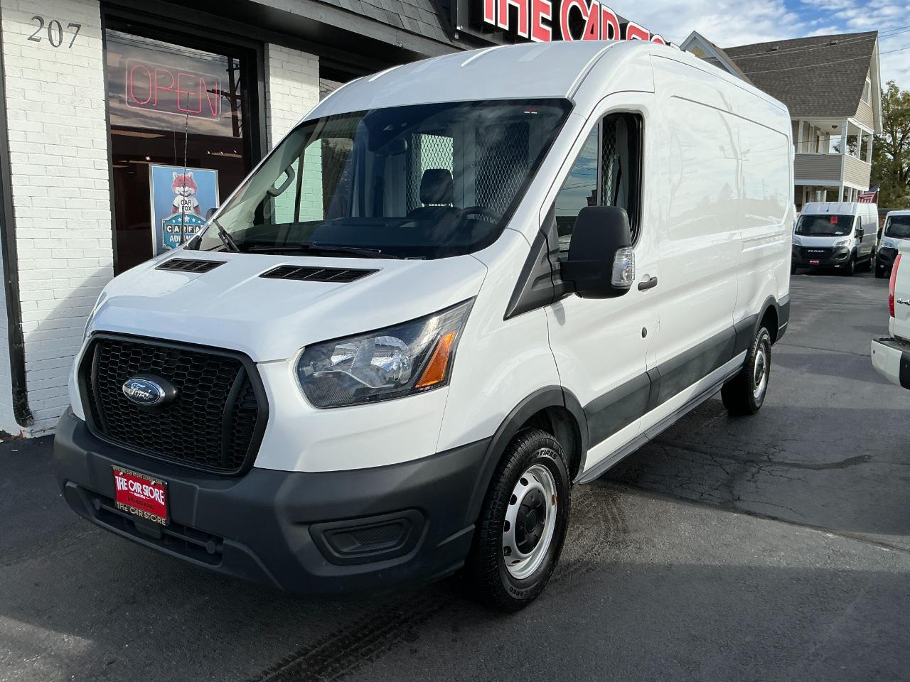 Ford Transit Cargo Van T-250 130" Med Rf 9070 GVWR RWD 2023