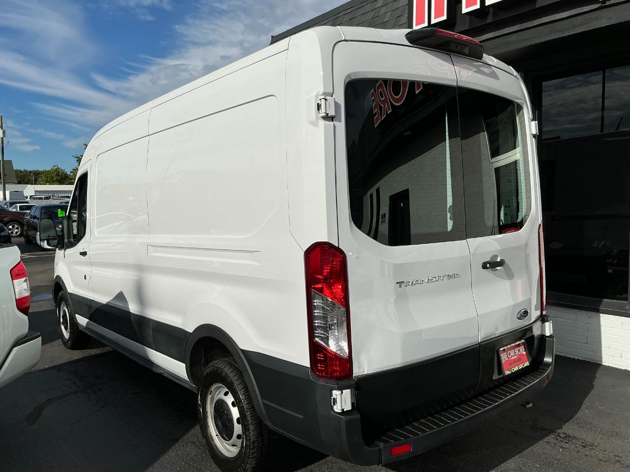 Ford Transit Cargo Van T-250 130" Med Rf 9070 GVWR RWD 2023
