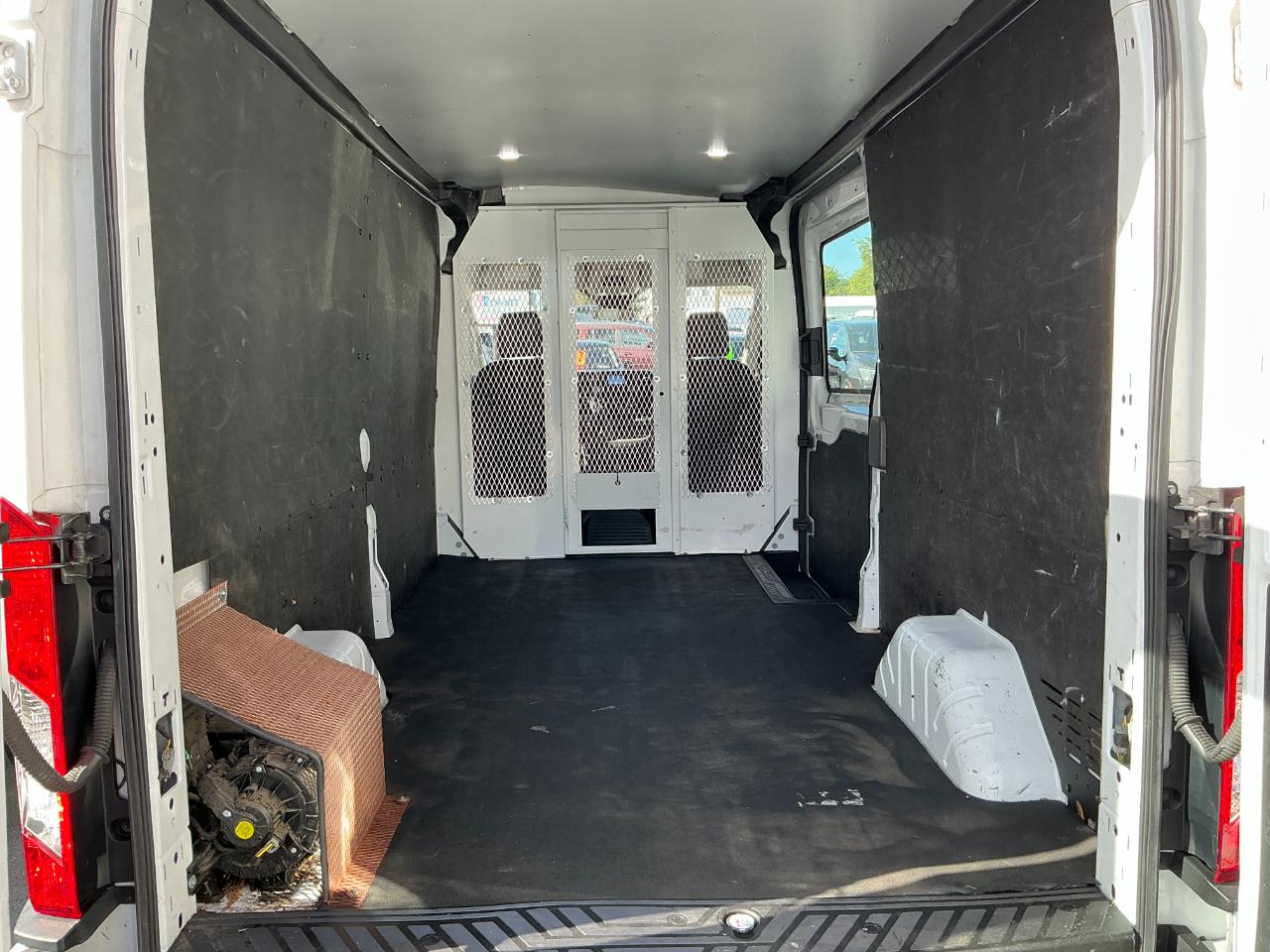 Ford Transit Cargo Van T-250 130" Med Rf 9070 GVWR RWD 2023