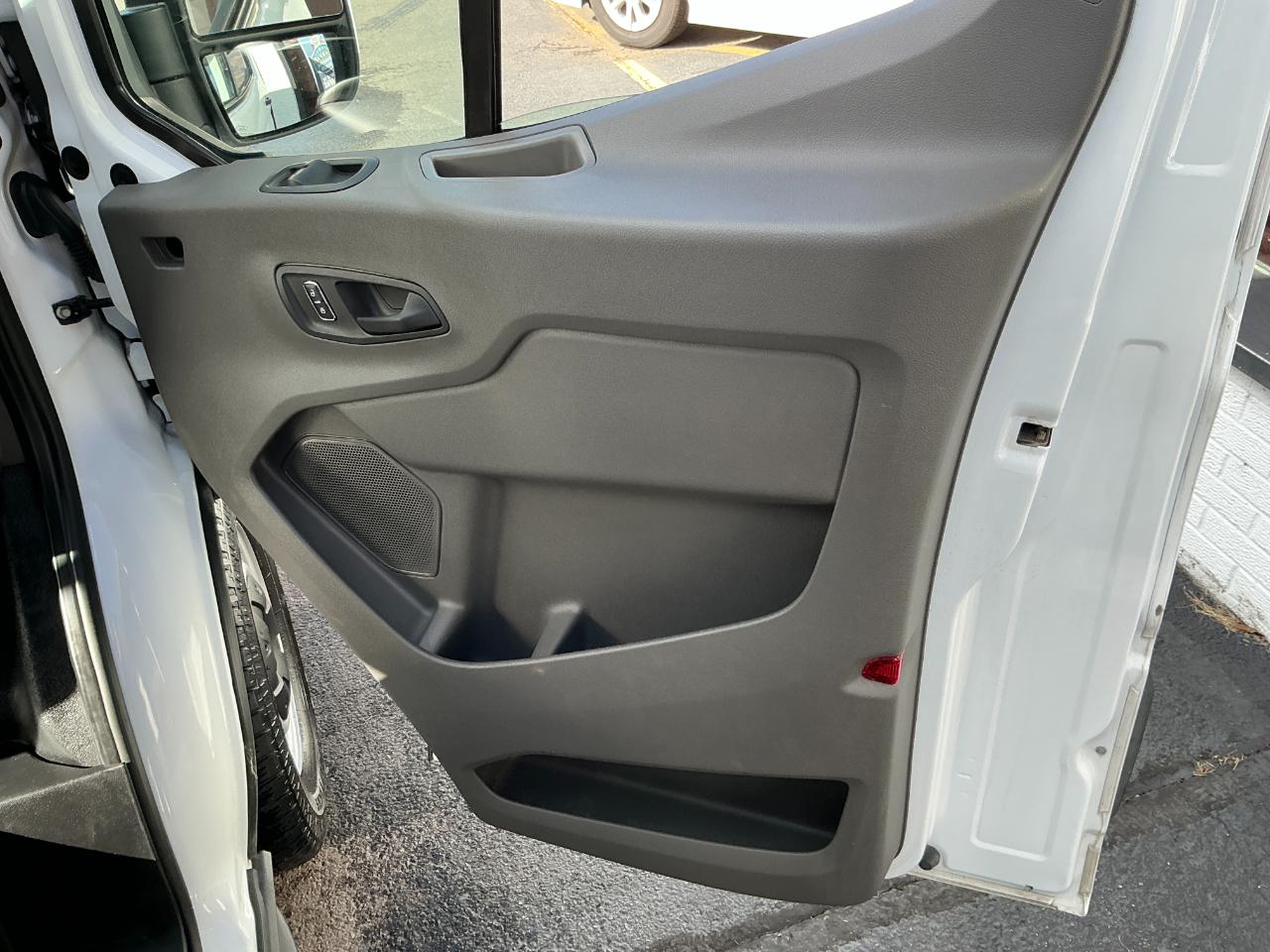 Ford Transit Cargo Van T-250 130" Med Rf 9070 GVWR RWD 2023