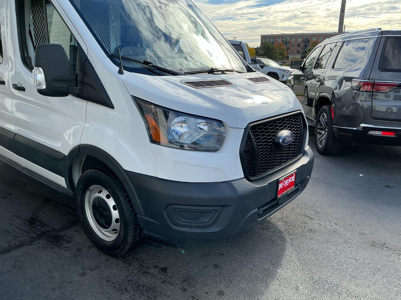 Ford Transit Cargo Van T-250 130" Med Rf 9070 GVWR RWD 2023