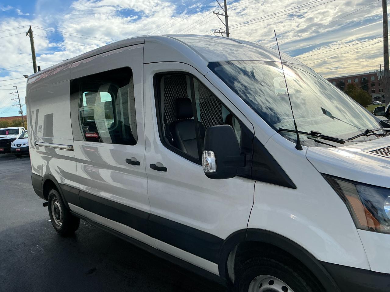 Ford Transit Cargo Van T-250 130" Med Rf 9070 GVWR RWD 2023
