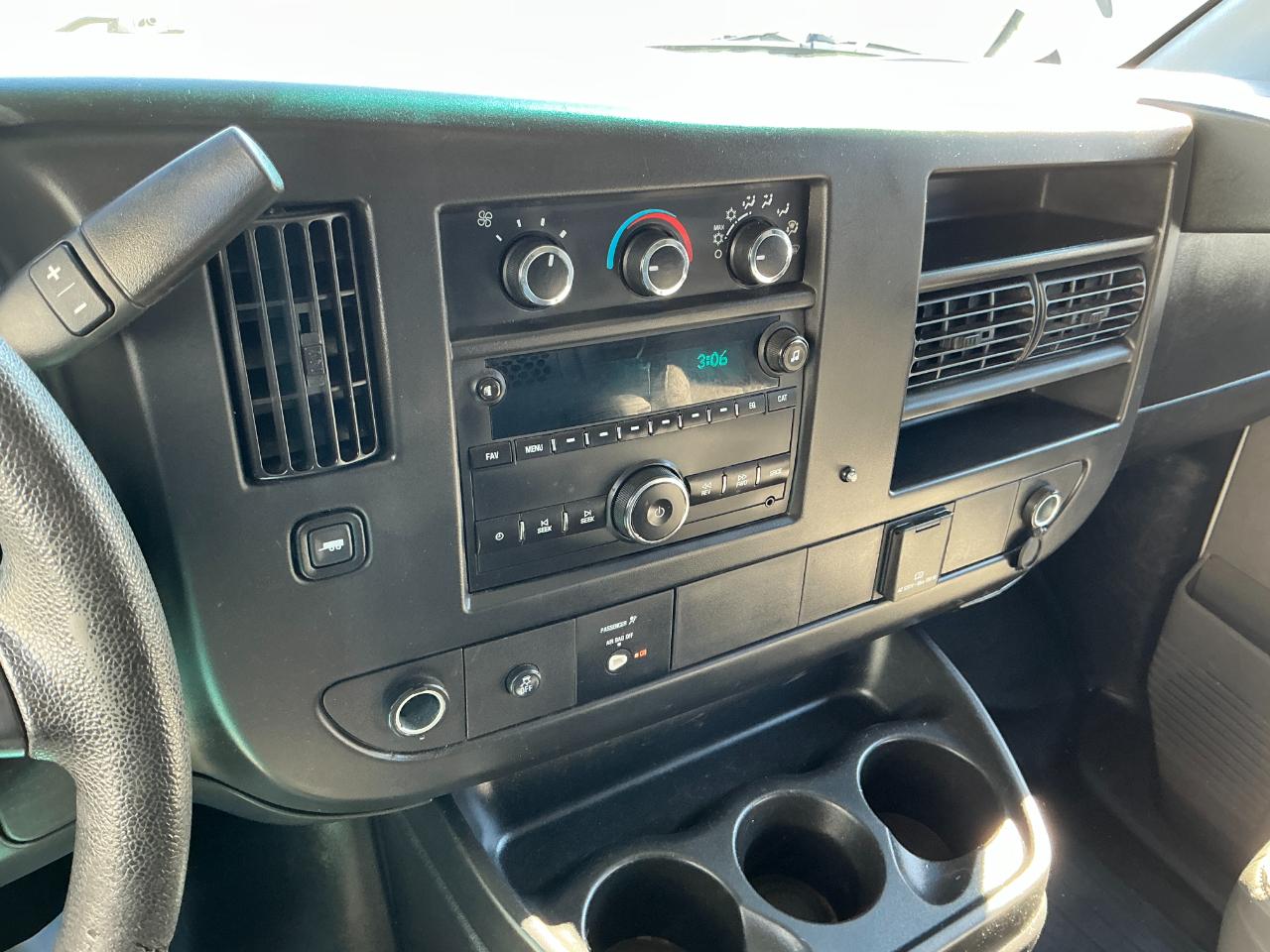 Chevrolet Express Cargo Van RWD 2500 135" 2016