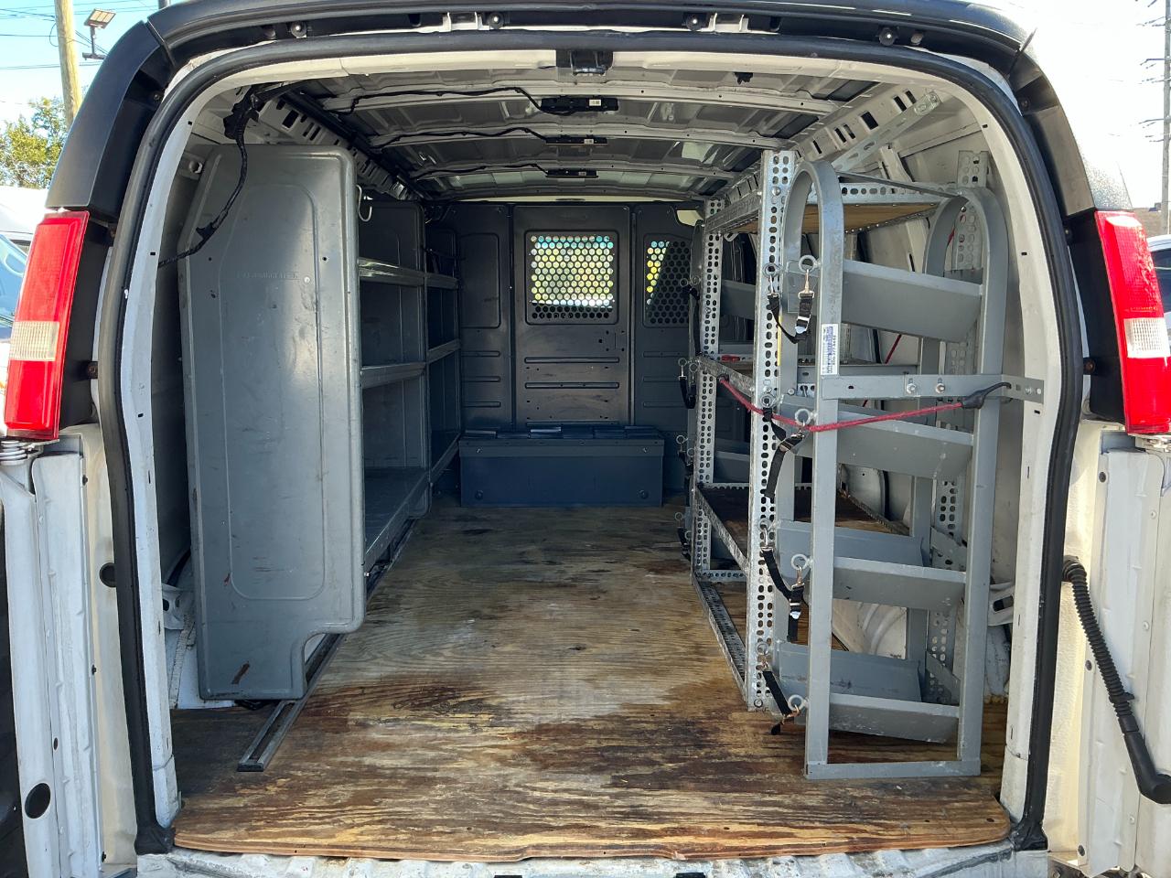 Chevrolet Express Cargo Van RWD 2500 135" 2016