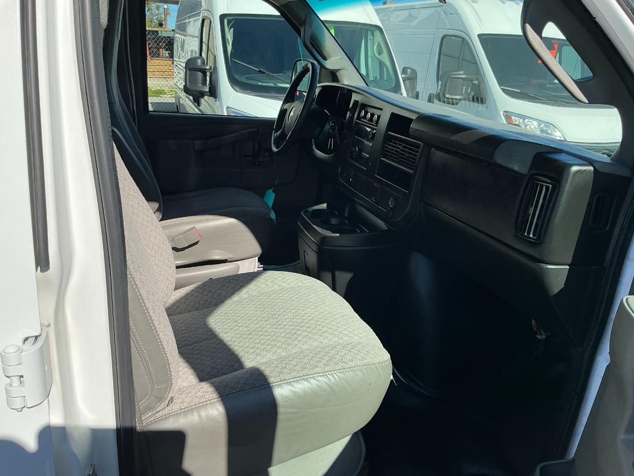 Chevrolet Express Cargo Van RWD 2500 135" 2016