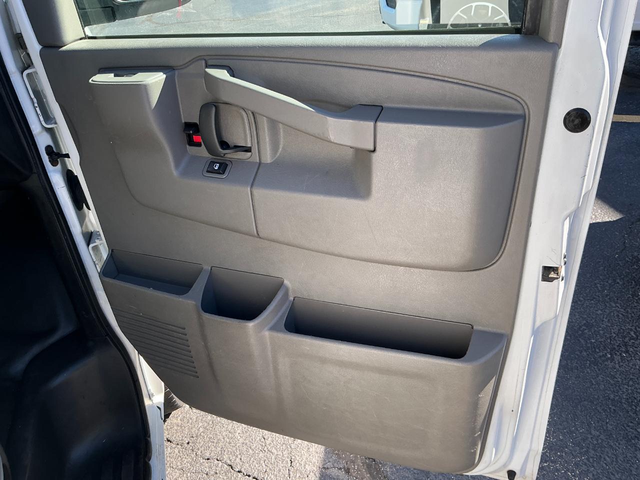 Chevrolet Express Cargo Van RWD 2500 135" 2016