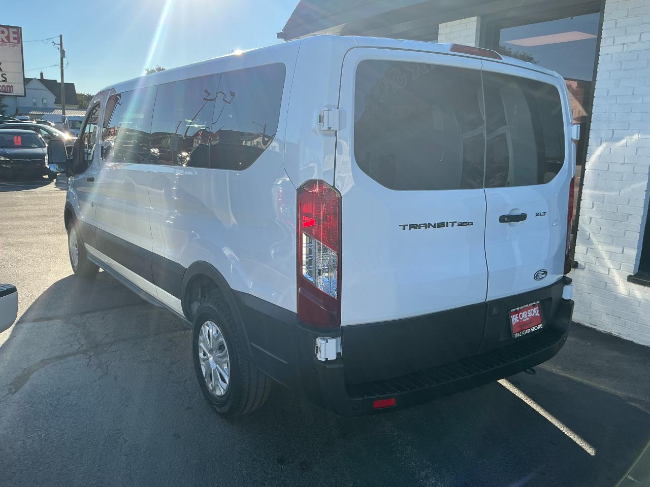 Ford Transit Passenger Wagon T-350 148" Low Roof XLT RWD 2026
