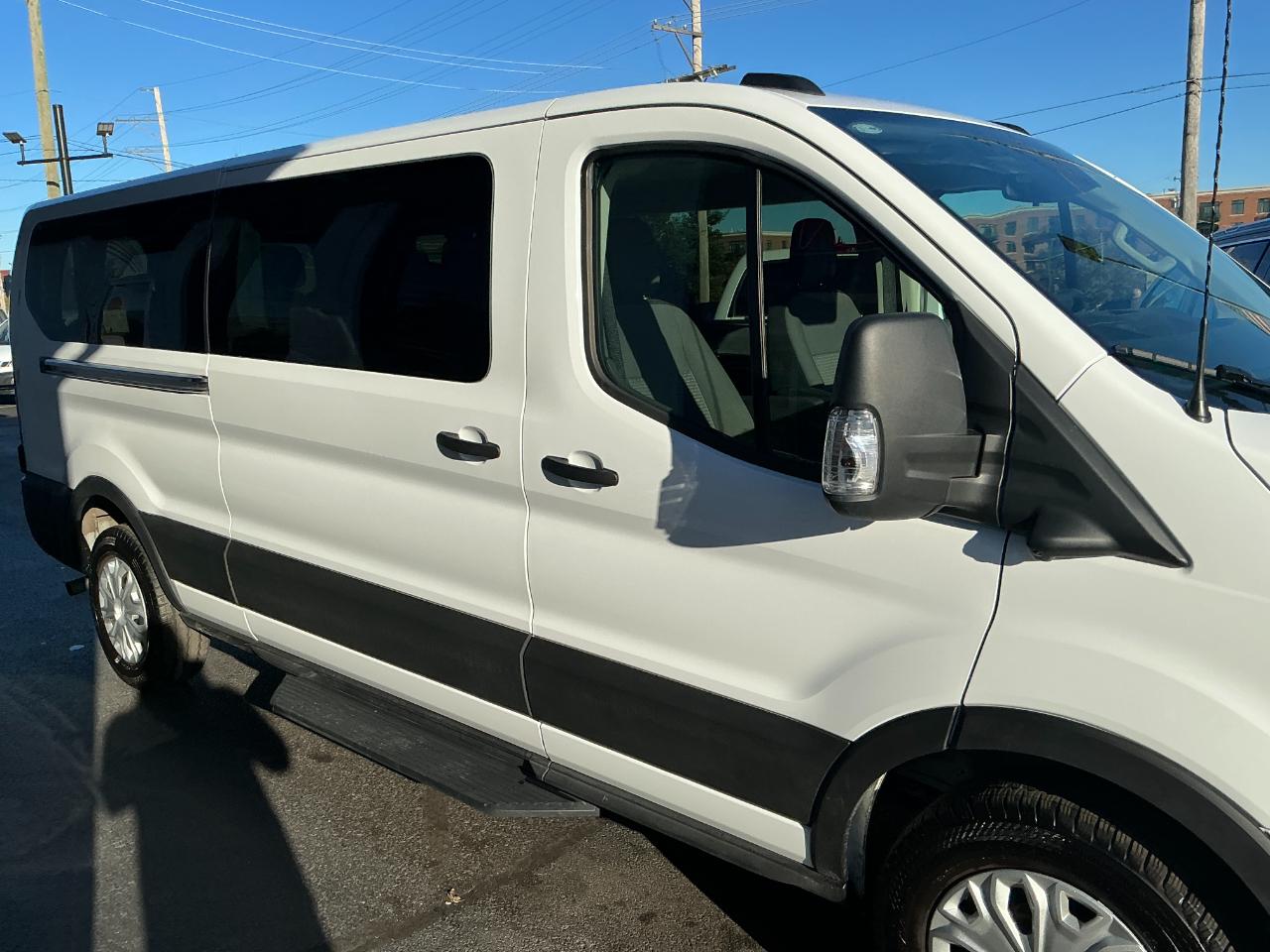 Ford Transit Passenger Wagon T-350 148" Low Roof XLT RWD 2026