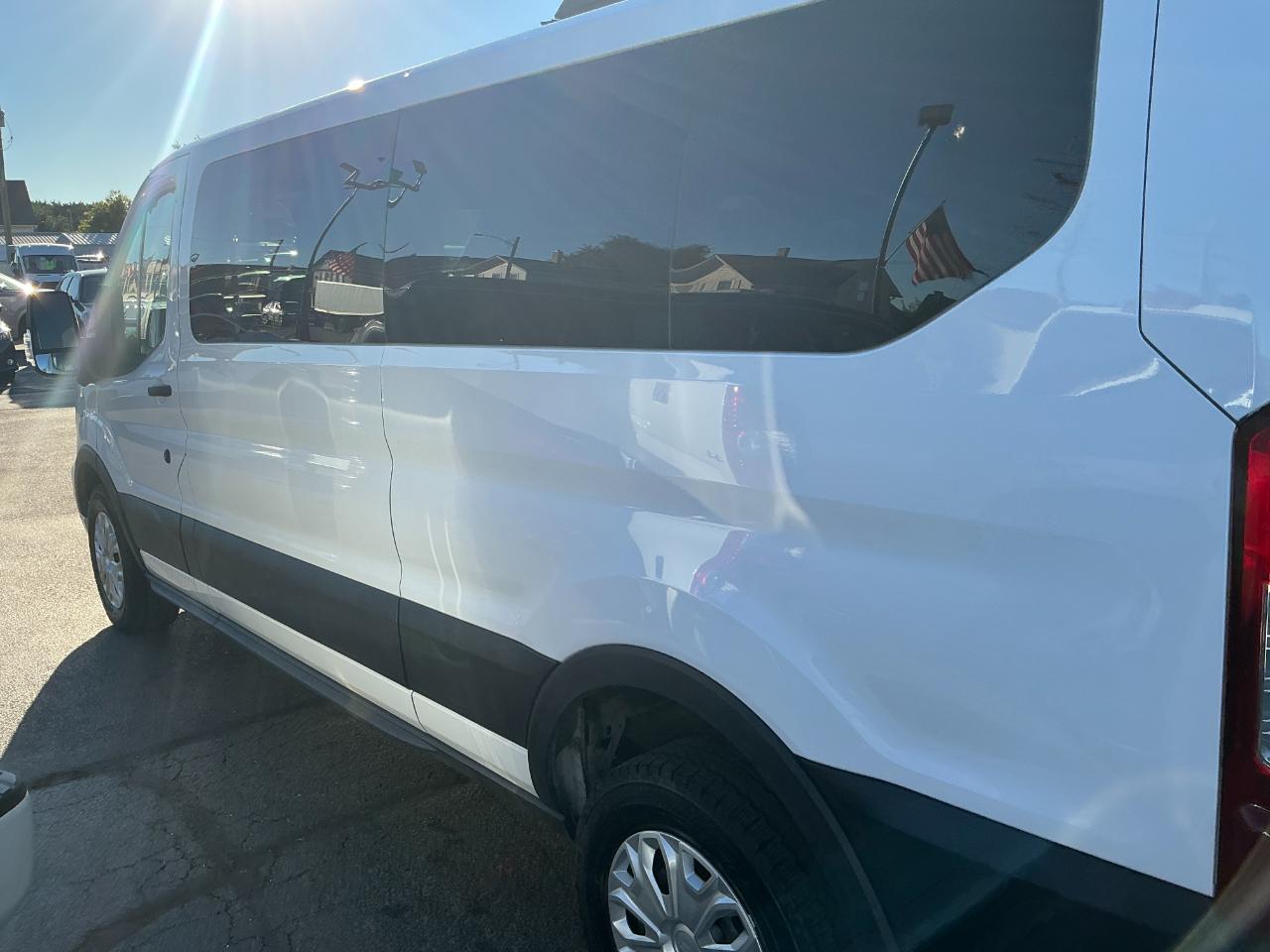 Ford Transit Passenger Wagon T-350 148" Low Roof XLT RWD 2026