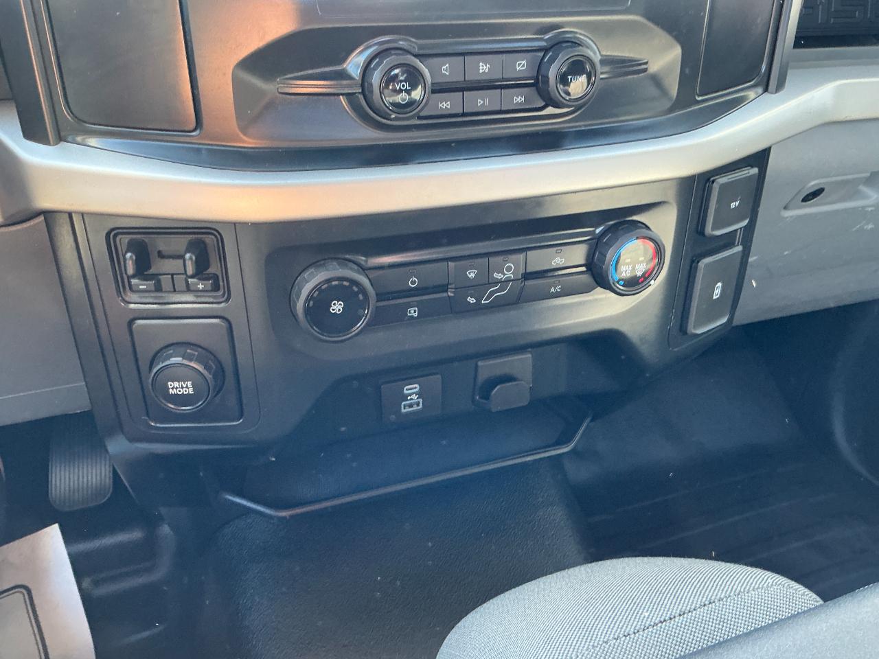 Ford F-150 XL 2WD Reg Cab 8' Box 2022