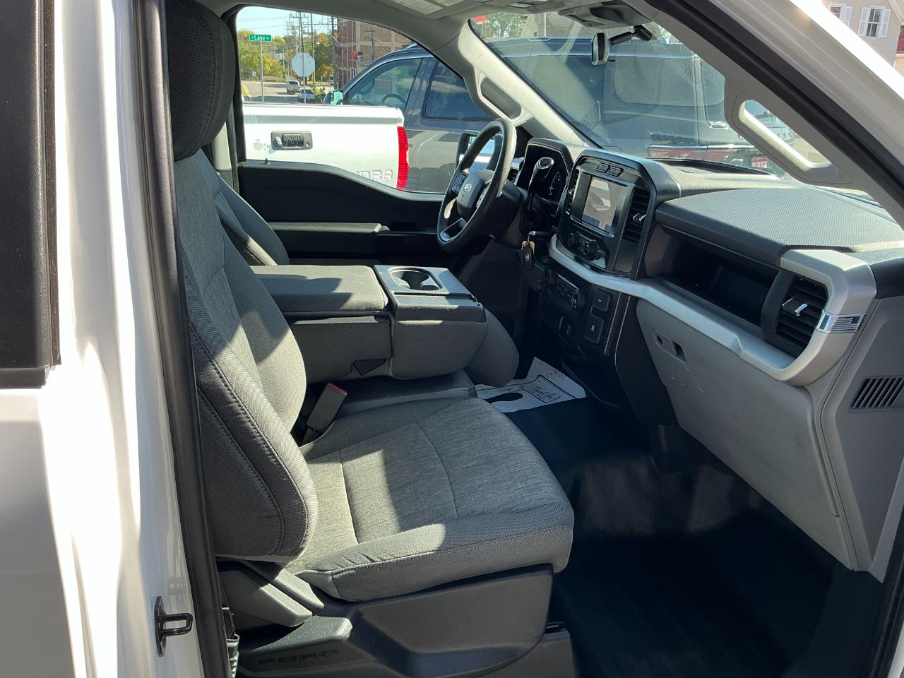 Ford F-150 XL 2WD Reg Cab 8' Box 2022