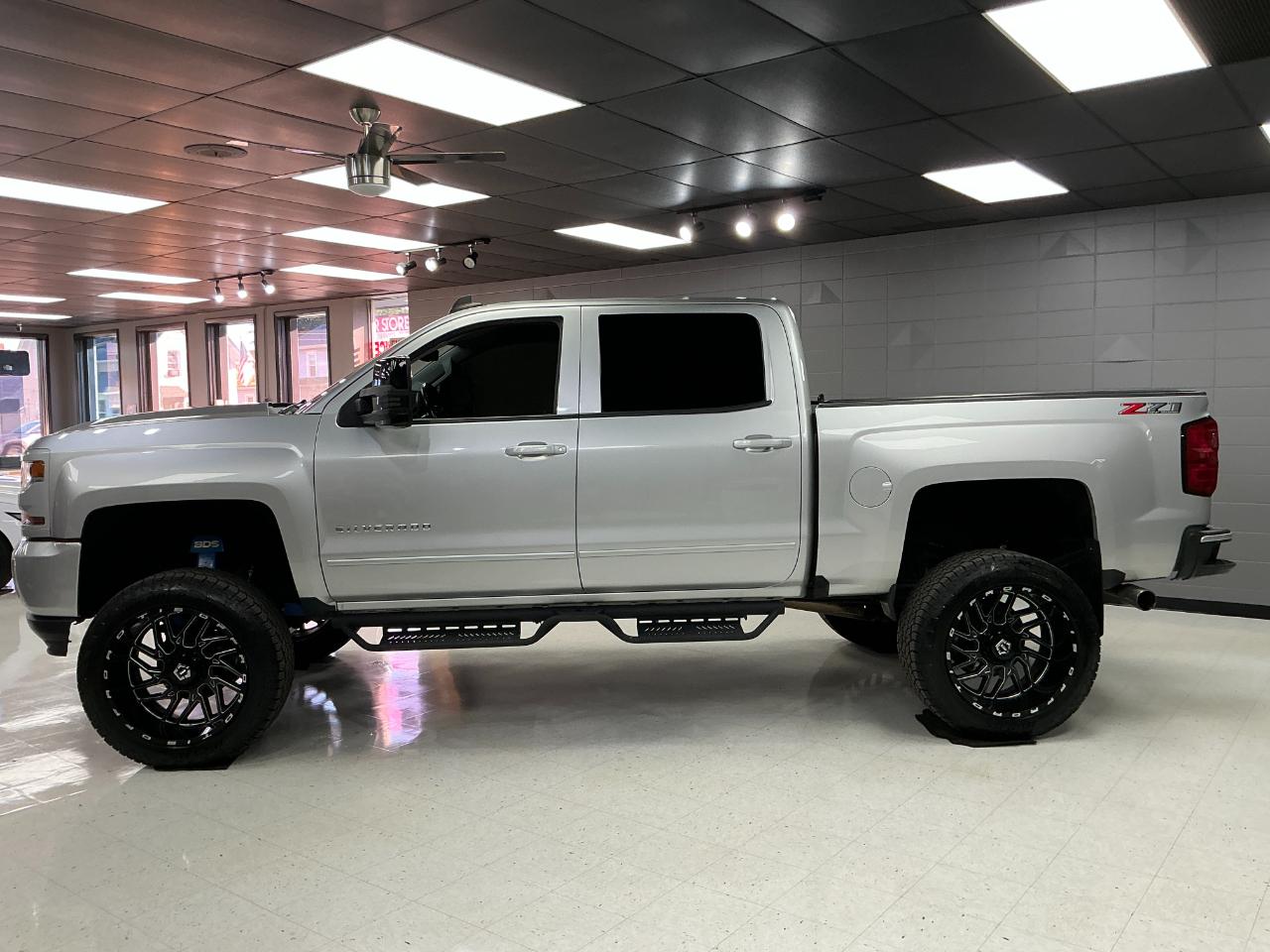 Chevrolet Silverado 1500 4WD Crew Cab 143.5" LT w/2LT 2018
