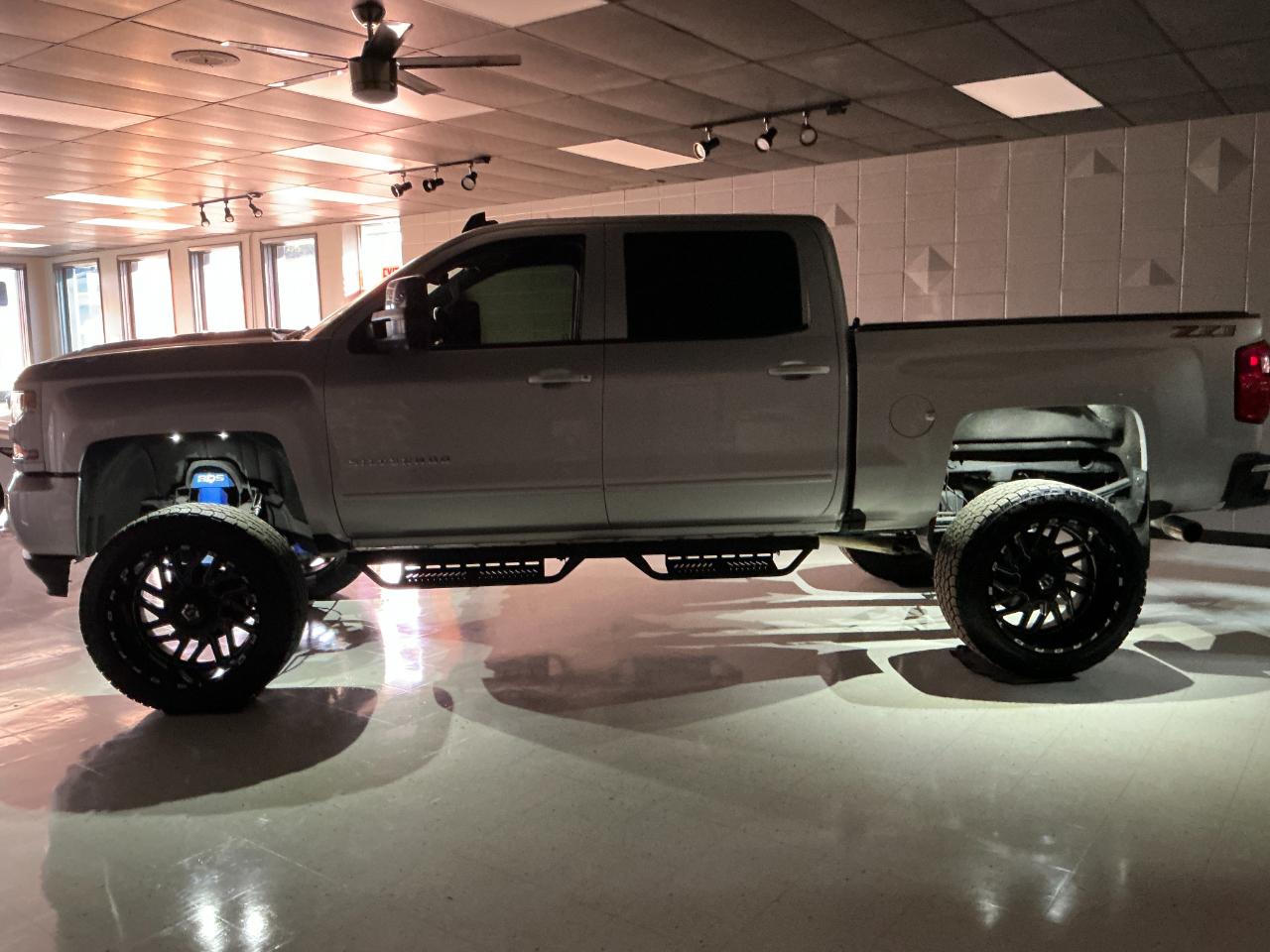 Chevrolet Silverado 1500 4WD Crew Cab 143.5" LT w/2LT 2018