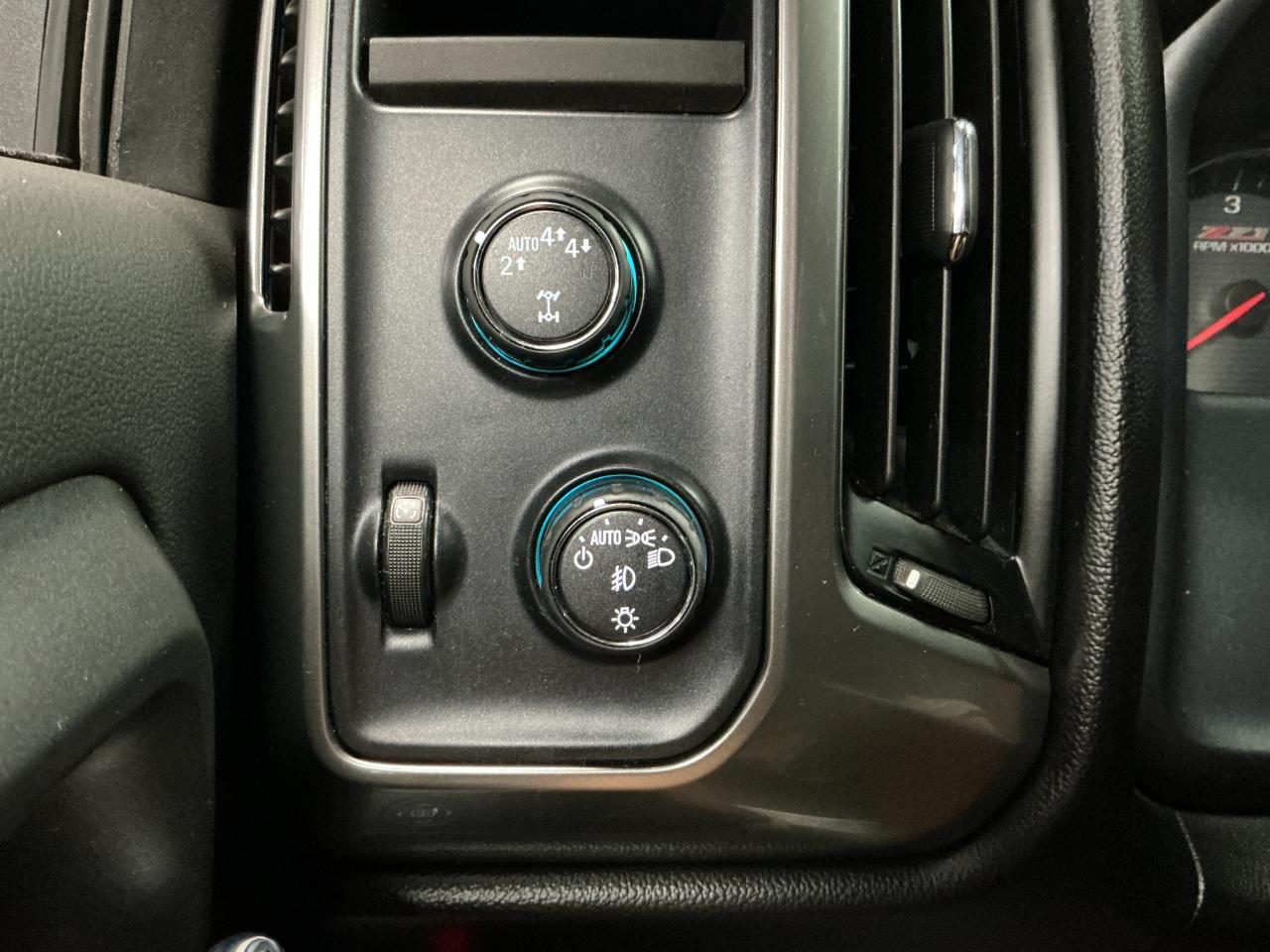 Chevrolet Silverado 1500 4WD Crew Cab 143.5" LT w/2LT 2018