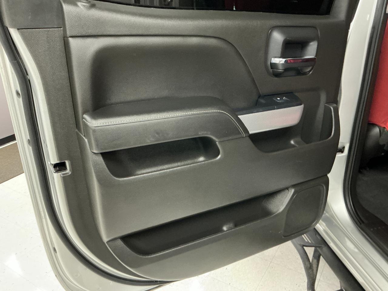 Chevrolet Silverado 1500 4WD Crew Cab 143.5" LT w/2LT 2018