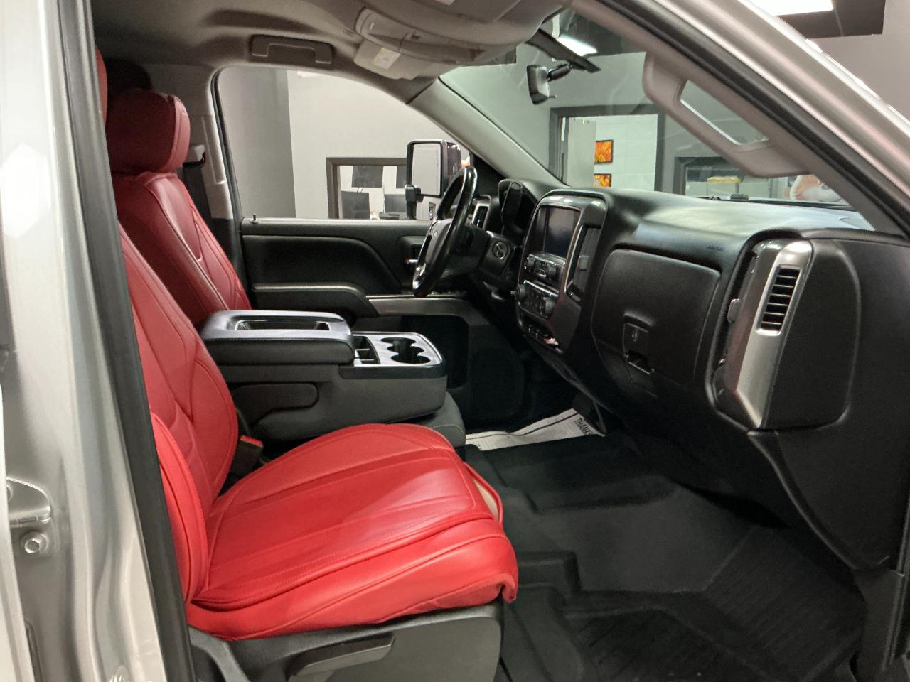 Chevrolet Silverado 1500 4WD Crew Cab 143.5" LT w/2LT 2018
