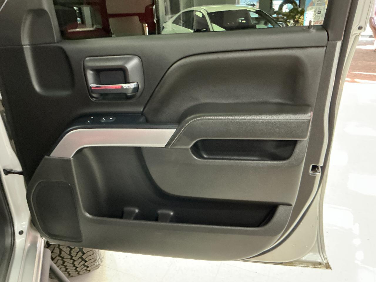 Chevrolet Silverado 1500 4WD Crew Cab 143.5" LT w/2LT 2018
