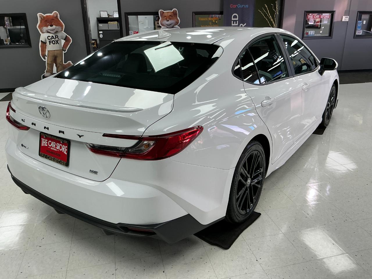 Toyota Camry SE (Natl) 2025