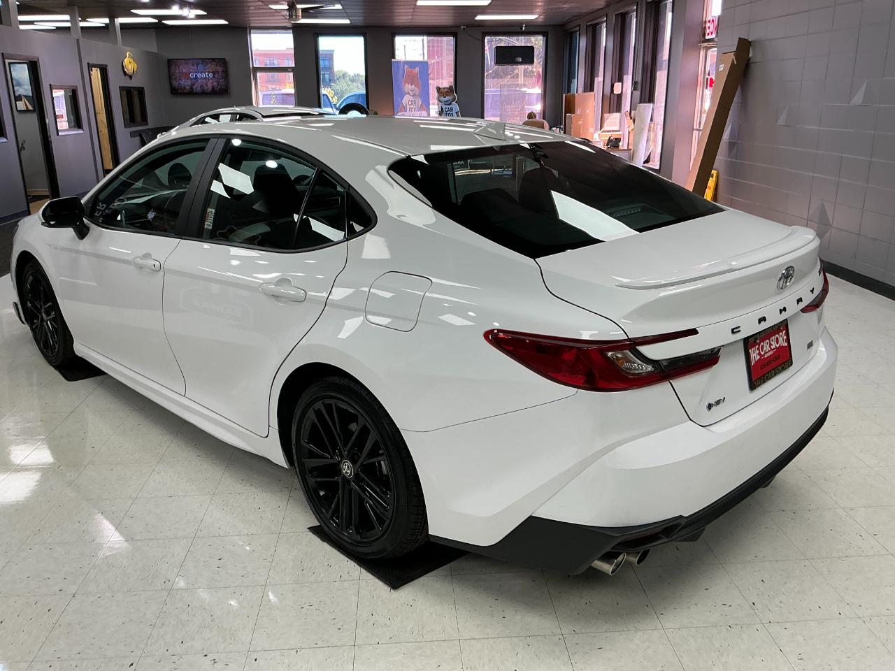 Toyota Camry SE (Natl) 2025