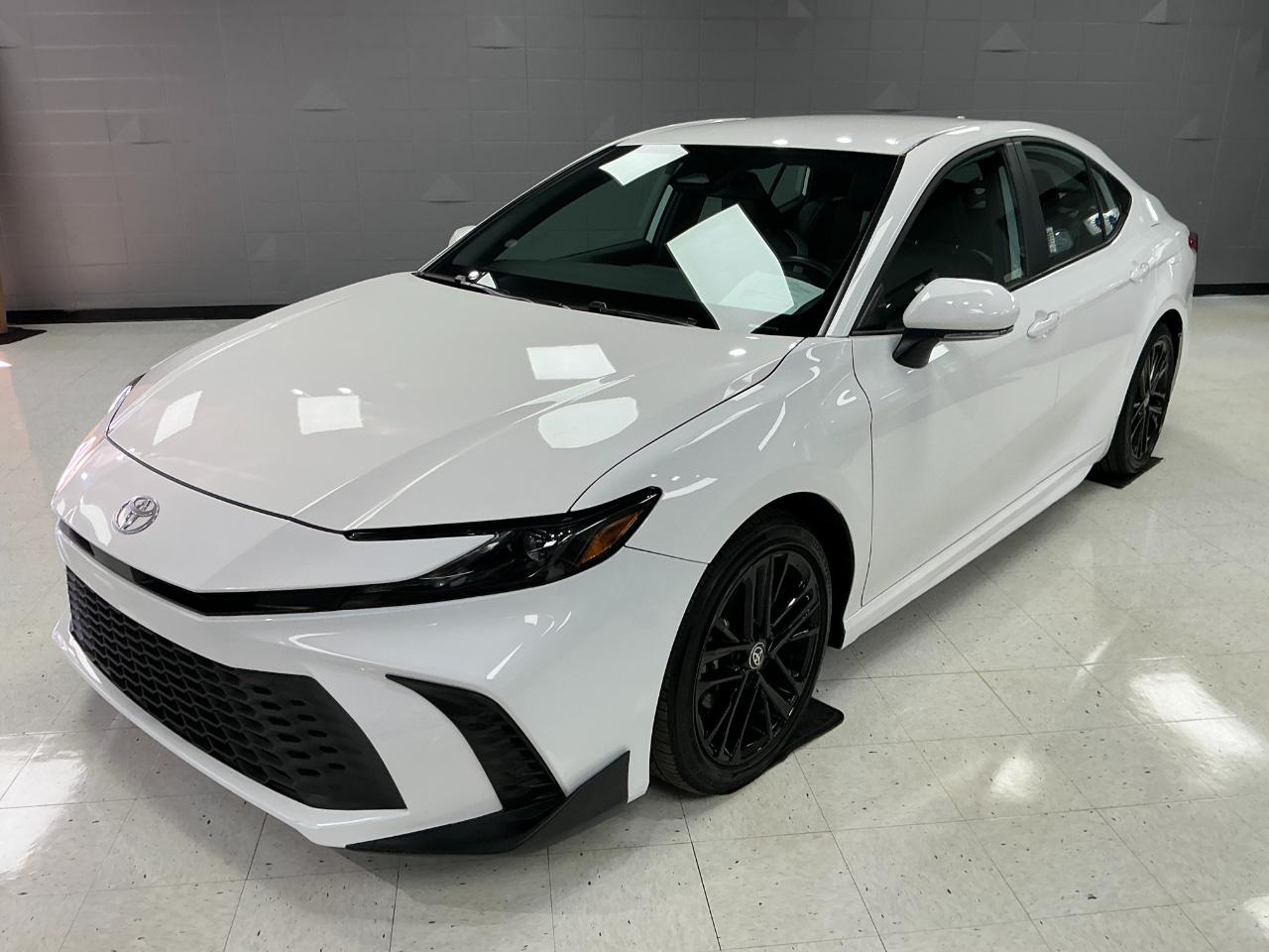 Toyota Camry SE (Natl) 2025