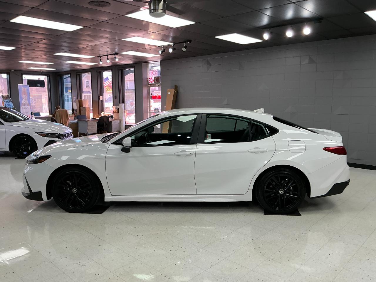 Toyota Camry SE (Natl) 2025