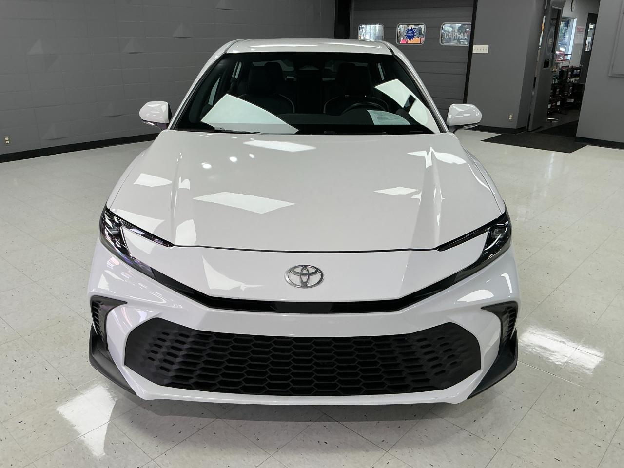 Toyota Camry SE (Natl) 2025