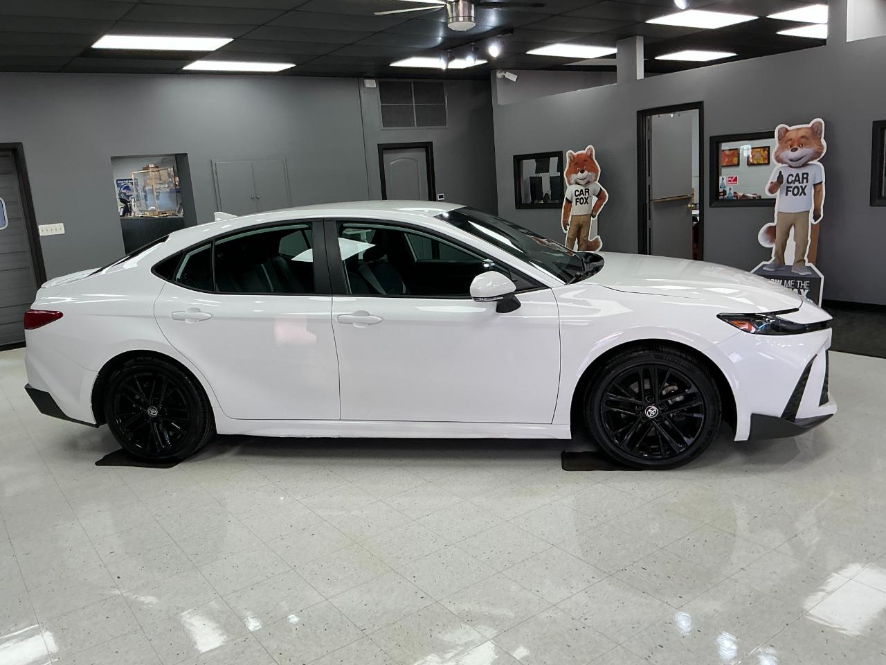 Toyota Camry SE (Natl) 2025