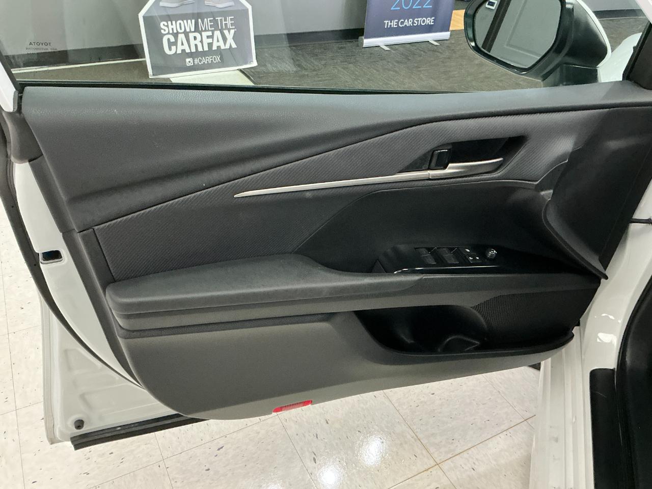 Toyota Camry SE (Natl) 2025