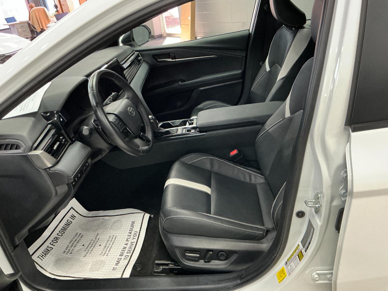 Toyota Camry SE (Natl) 2025