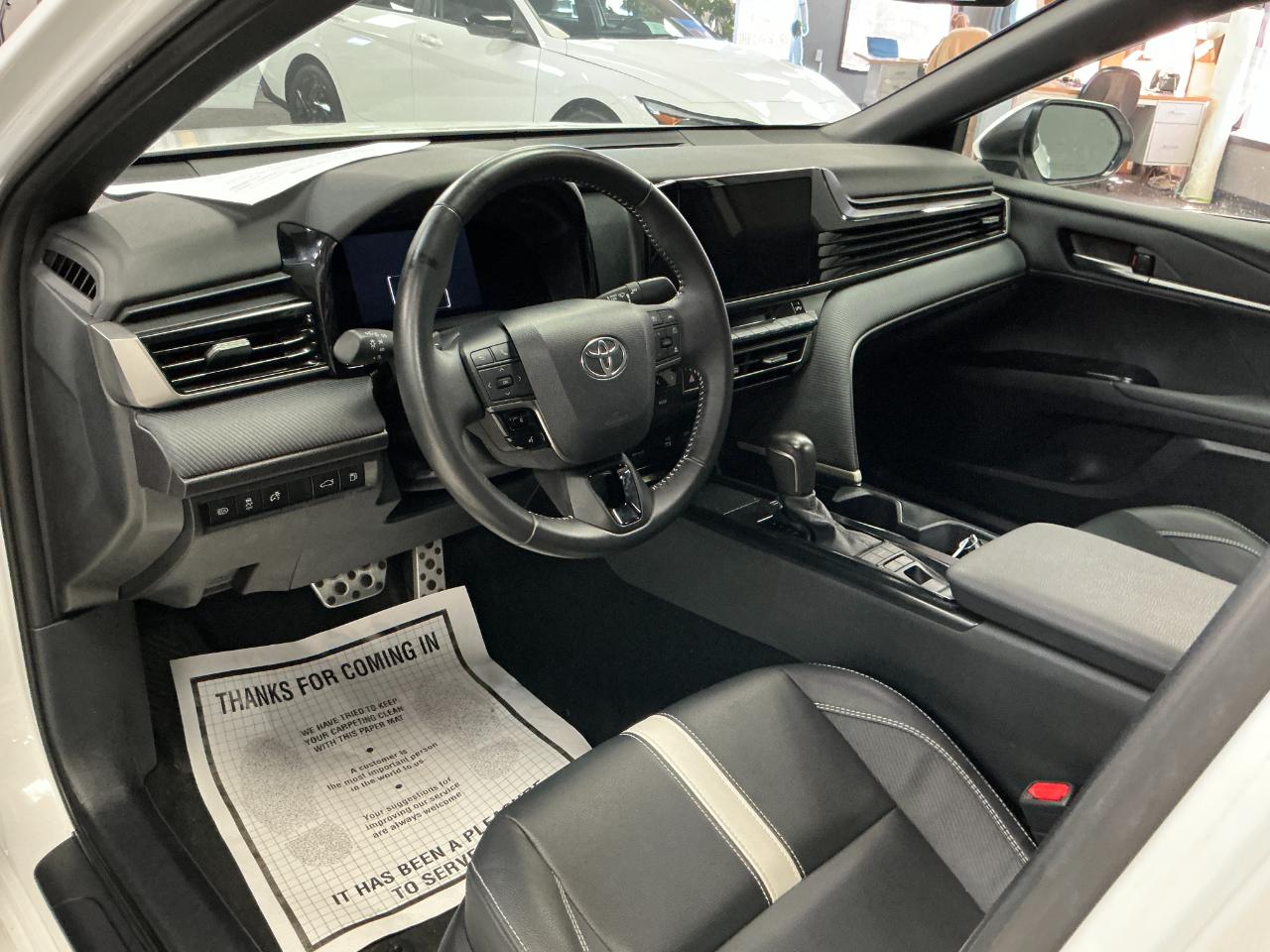 Toyota Camry SE (Natl) 2025