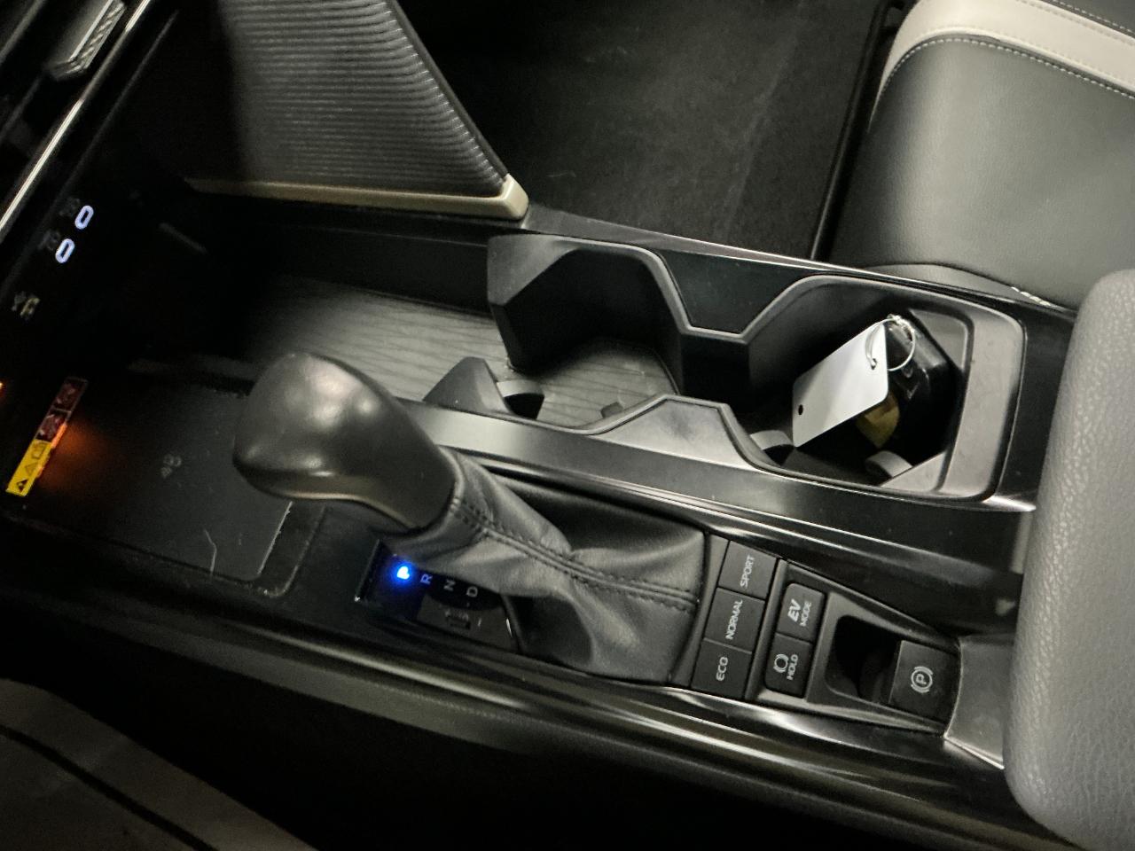 Toyota Camry SE (Natl) 2025