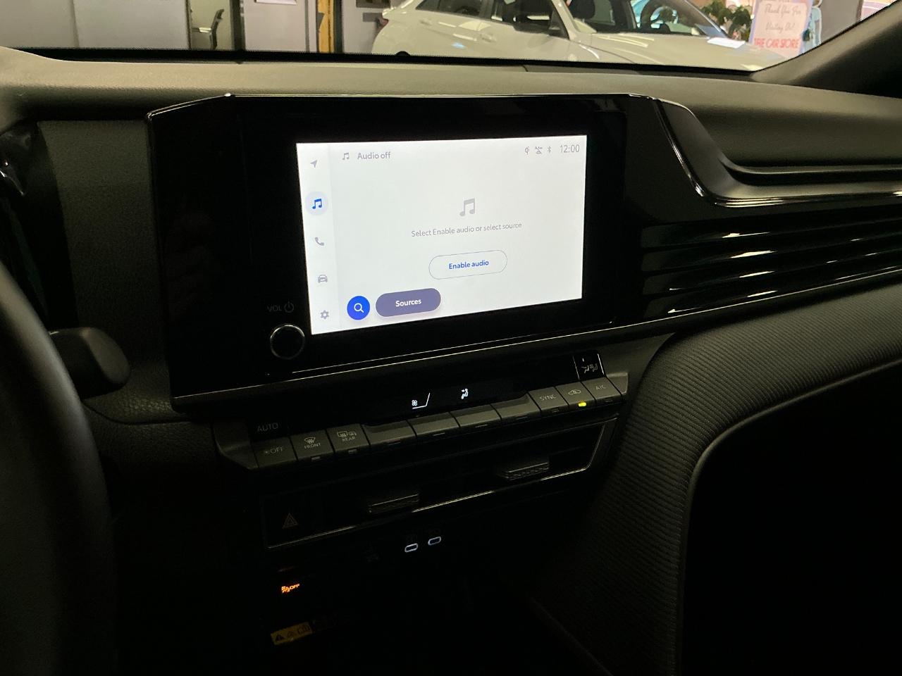 Toyota Camry SE (Natl) 2025
