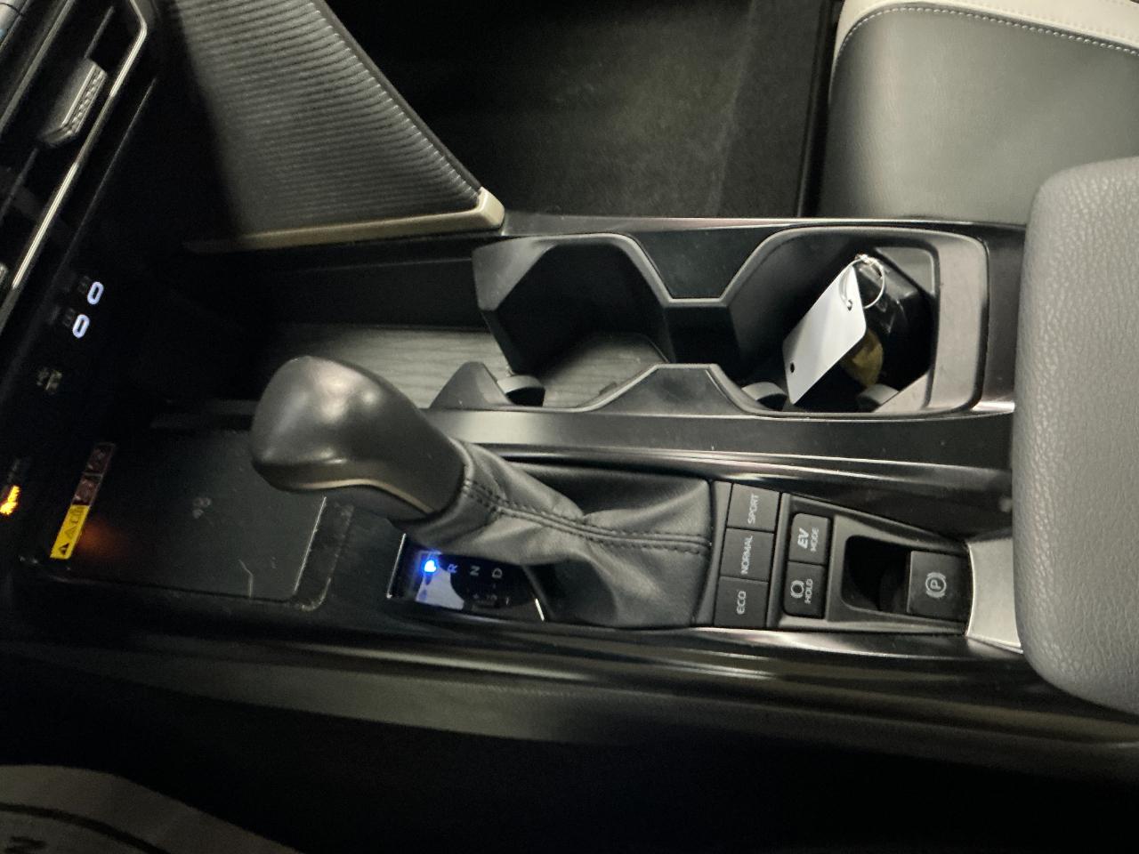 Toyota Camry SE (Natl) 2025