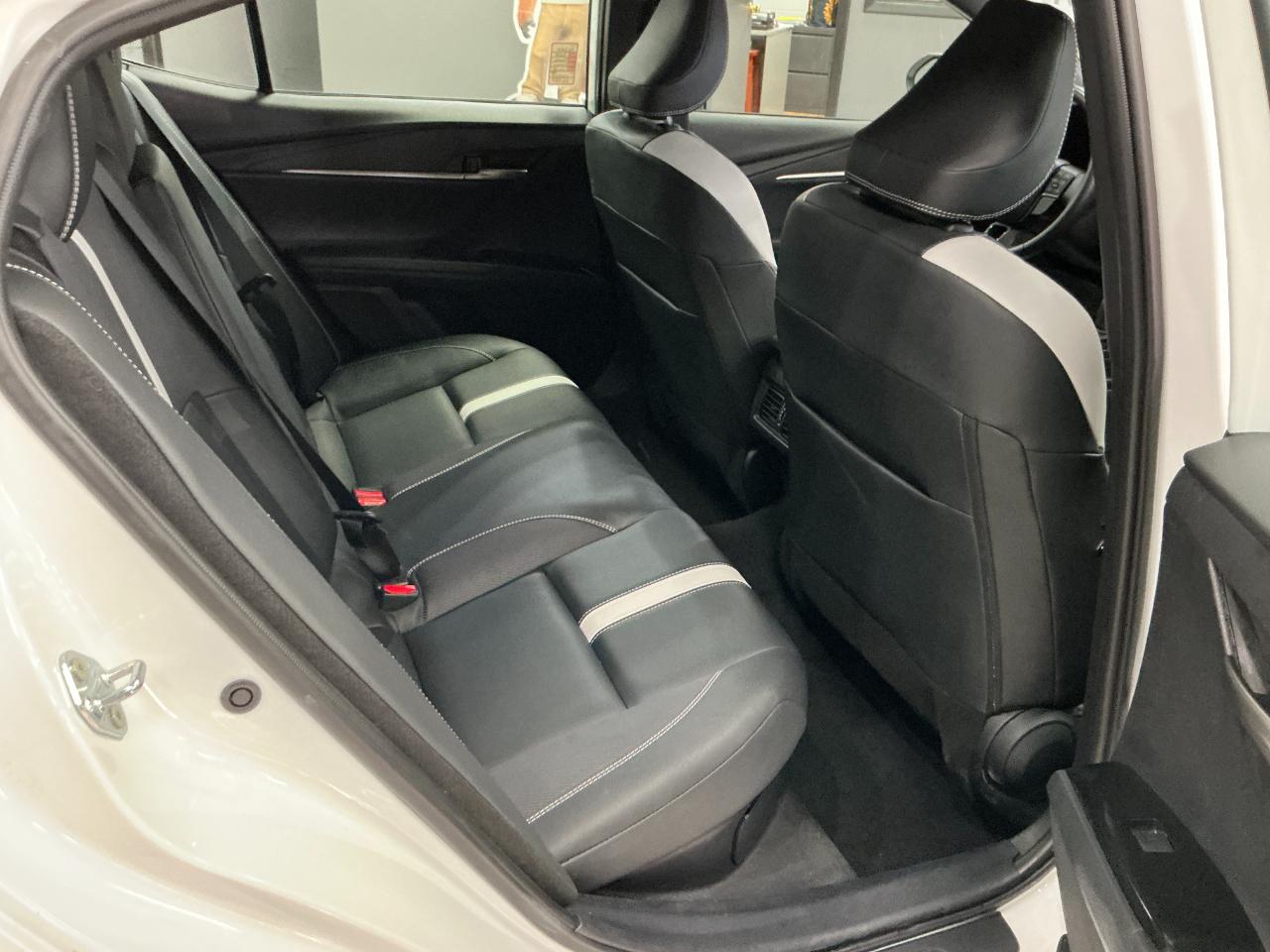 Toyota Camry SE (Natl) 2025
