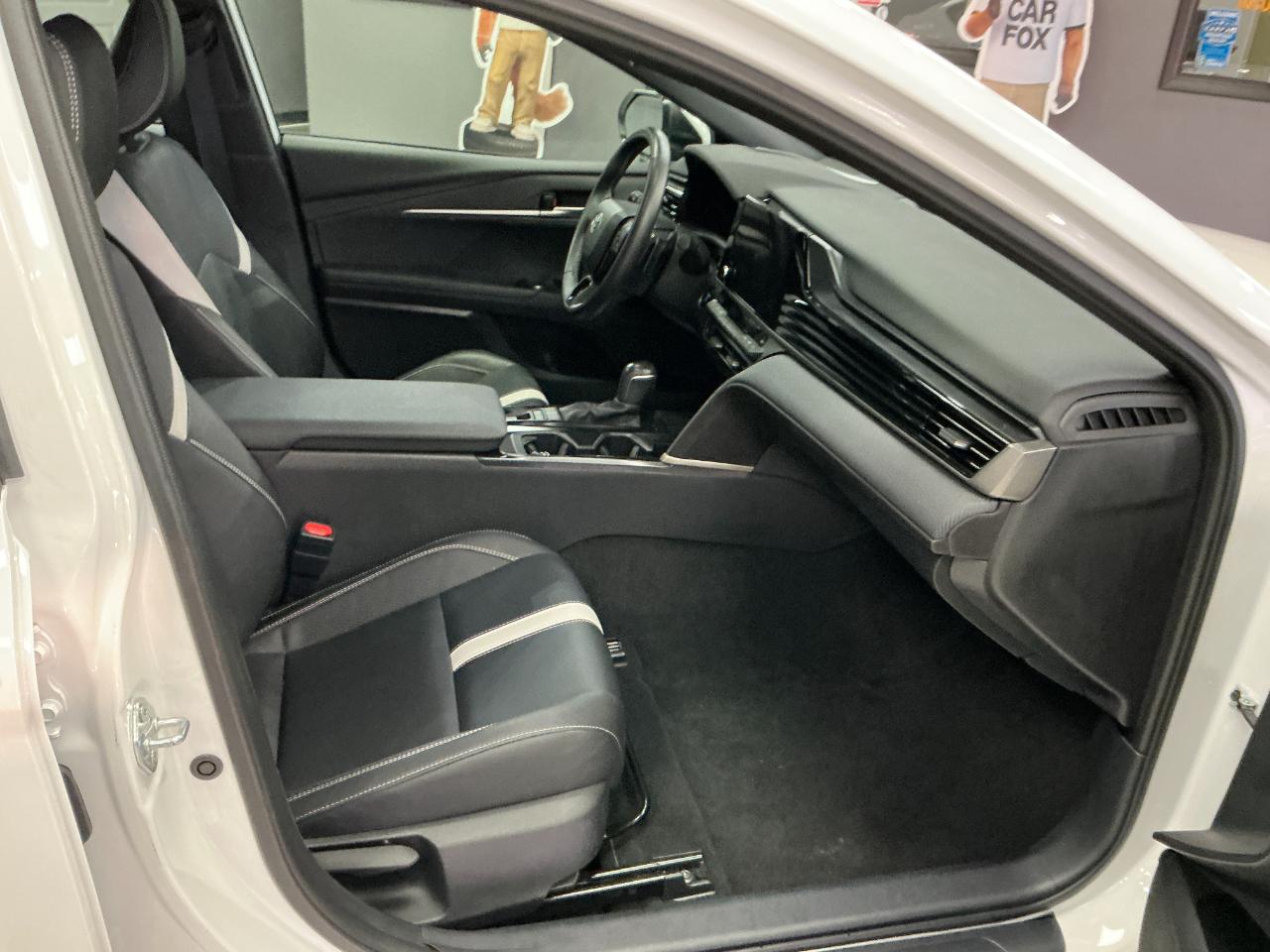 Toyota Camry SE (Natl) 2025